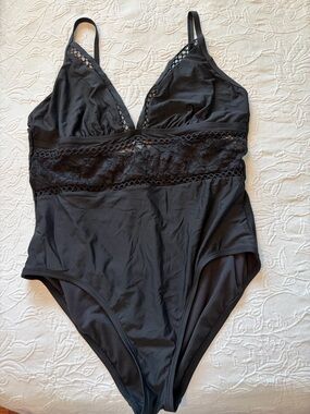 Freshwater Women's Black Lace-Trim One-Piece Swimsuit xl